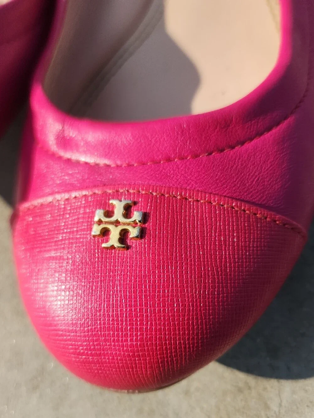 Tory Burch Women’s Pink Ballet Flats with Gold Tone Logo Accent size 8.5